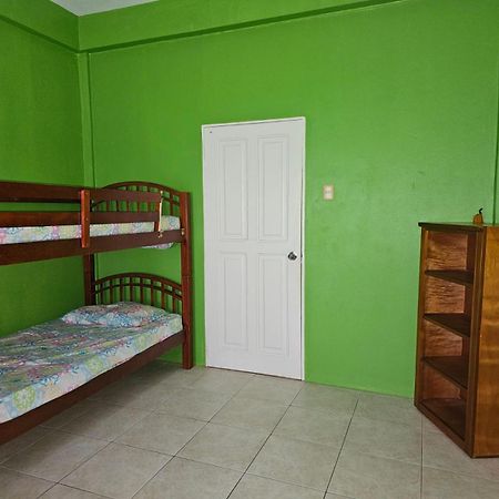 Fish Tobago Guesthouse Or Joy And Brandon Guesthouse Buccoo Bilik gambar