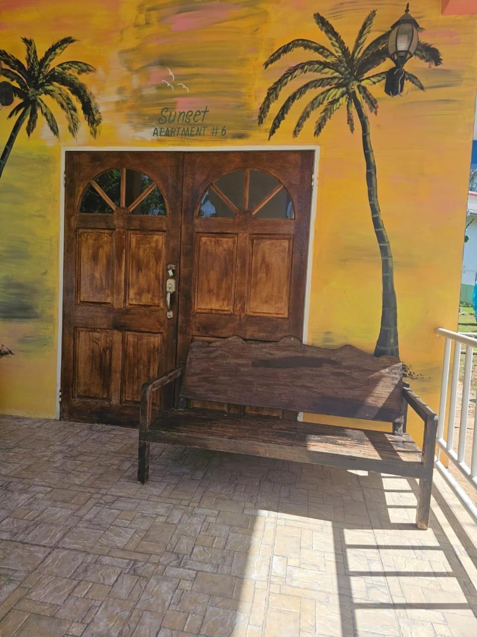 Fish Tobago Guesthouse Or Joy And Brandon Guesthouse Buccoo Bilik gambar