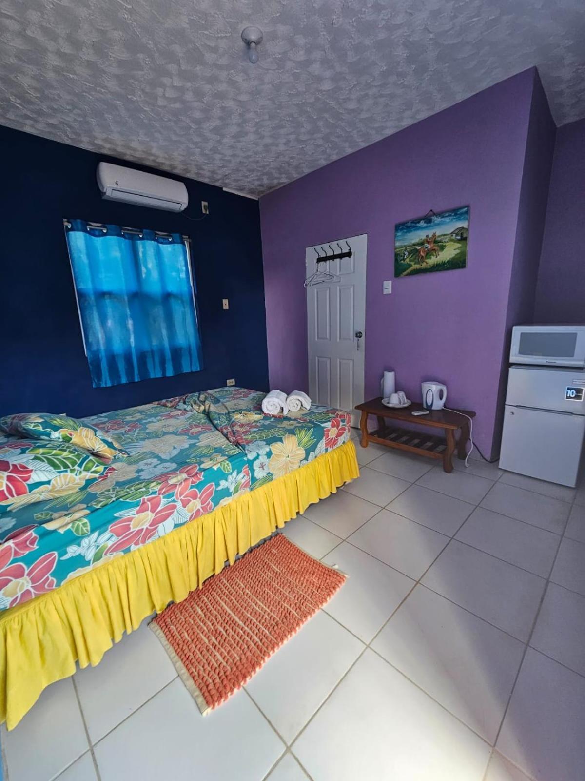 Fish Tobago Guesthouse Or Joy And Brandon Guesthouse Buccoo Bilik gambar