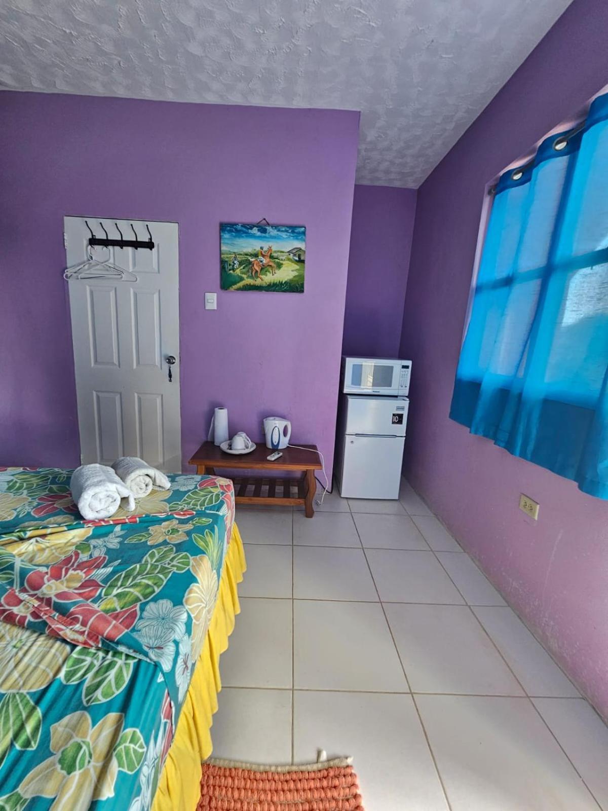 Fish Tobago Guesthouse Or Joy And Brandon Guesthouse Buccoo Bilik gambar